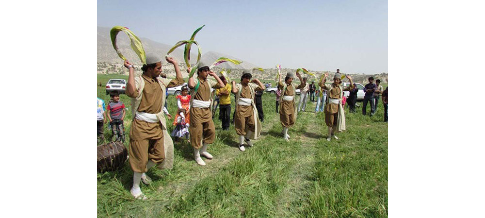 Местная одежда людей Кохгилуйе и Бойерахмад