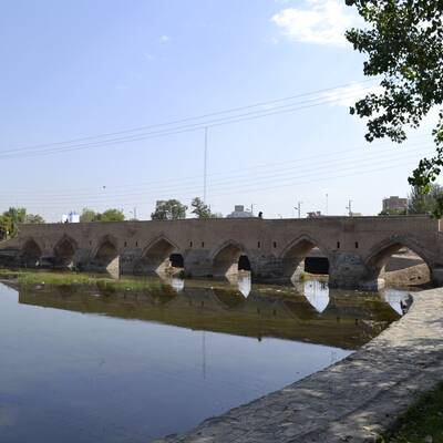 Haftcheshmeh Bridge