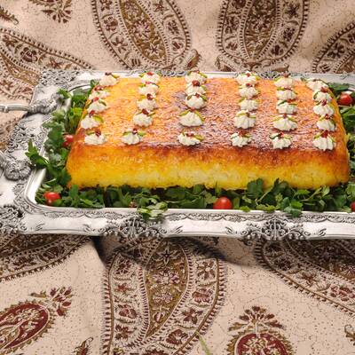 Тахчин-э Морг (шафрановый рисовый пирог с золотой корочкой)